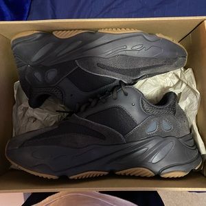 Adidas yeezy boost 700